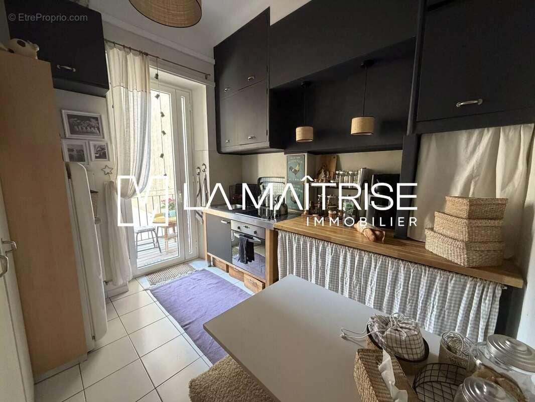 Appartement 70 m² à Marseille-6e  - photo 4