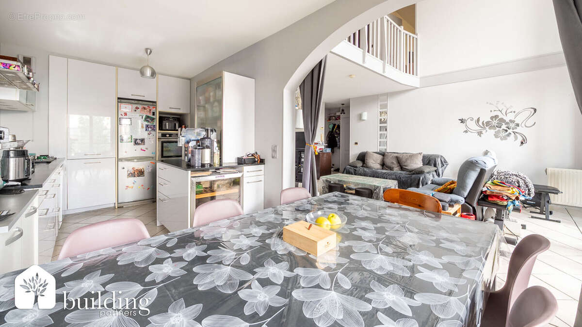 Courbevoie/Faubourg de l'Arche - Duplex familial 4 pièces de 103.54 m² avec 18.87 m² de terrasse, box et cave - photo 6