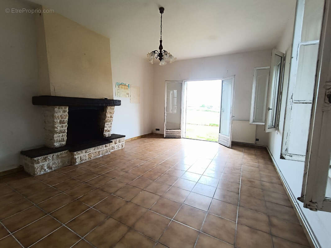 Maison 320 m² à Saint-Martin-Du-Bois  - photo 6