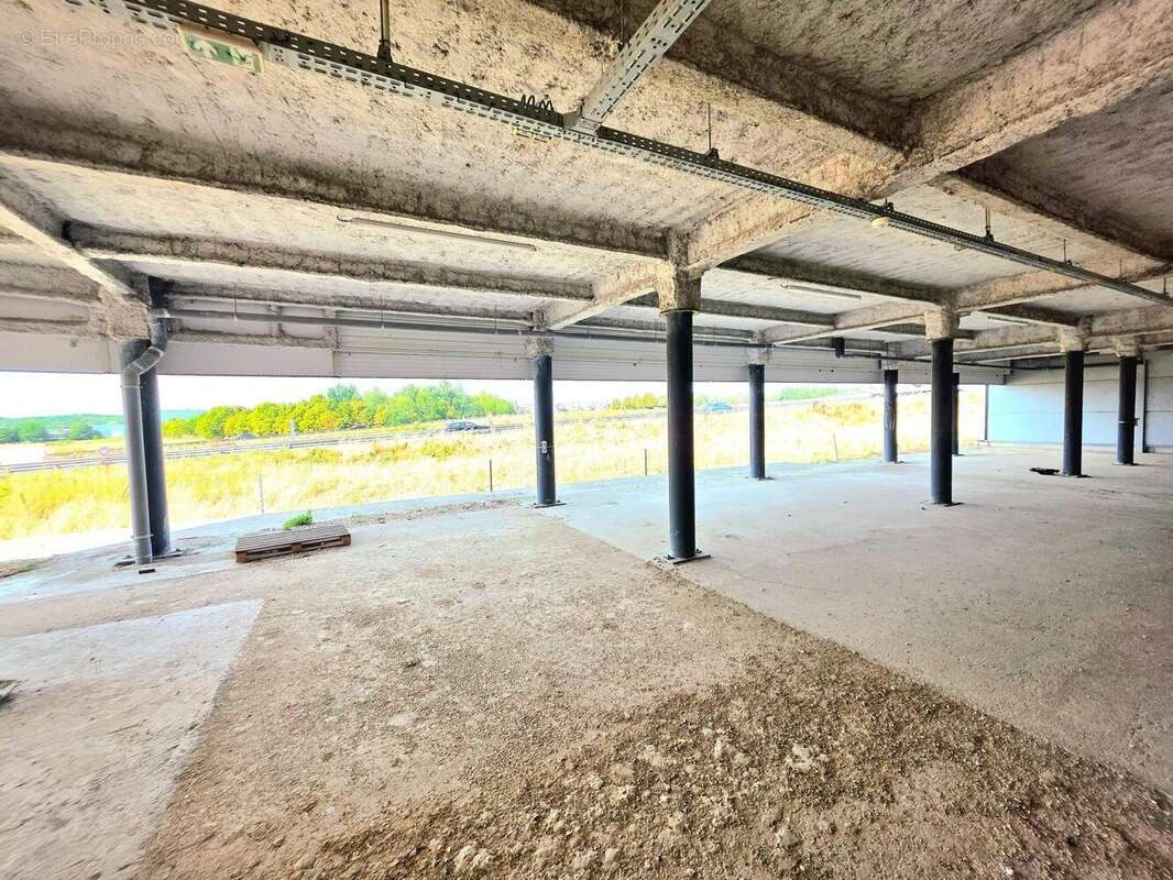 Commerce 2500 m² à Bussy-Saint-Georges  - photo 8