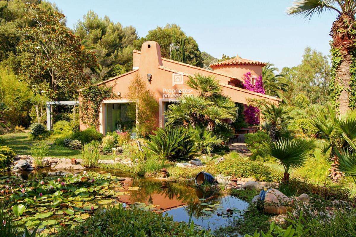 Maison à CARQUEIRANNE