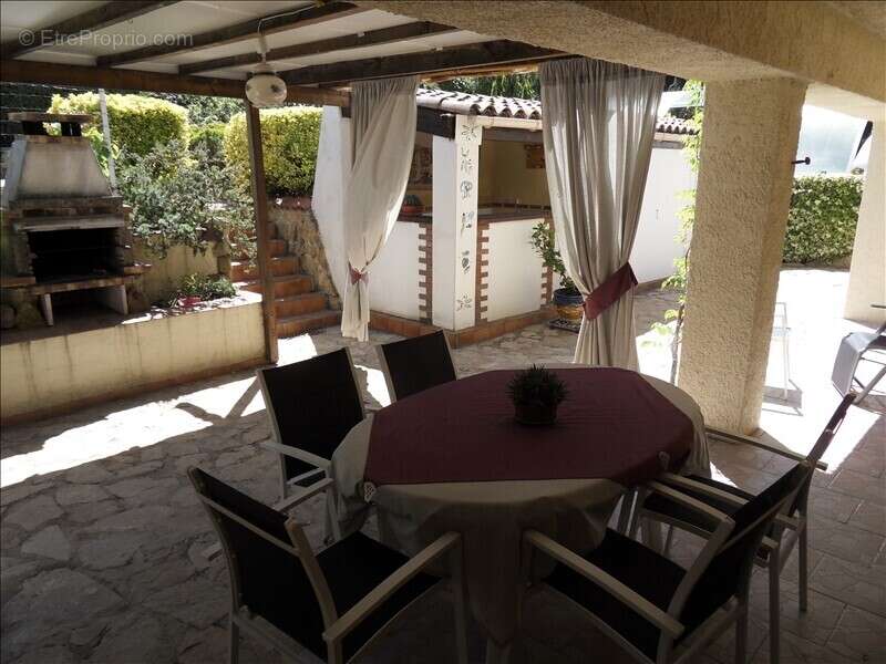 Grande maison familiale avec piscine et appartement - photo 5
