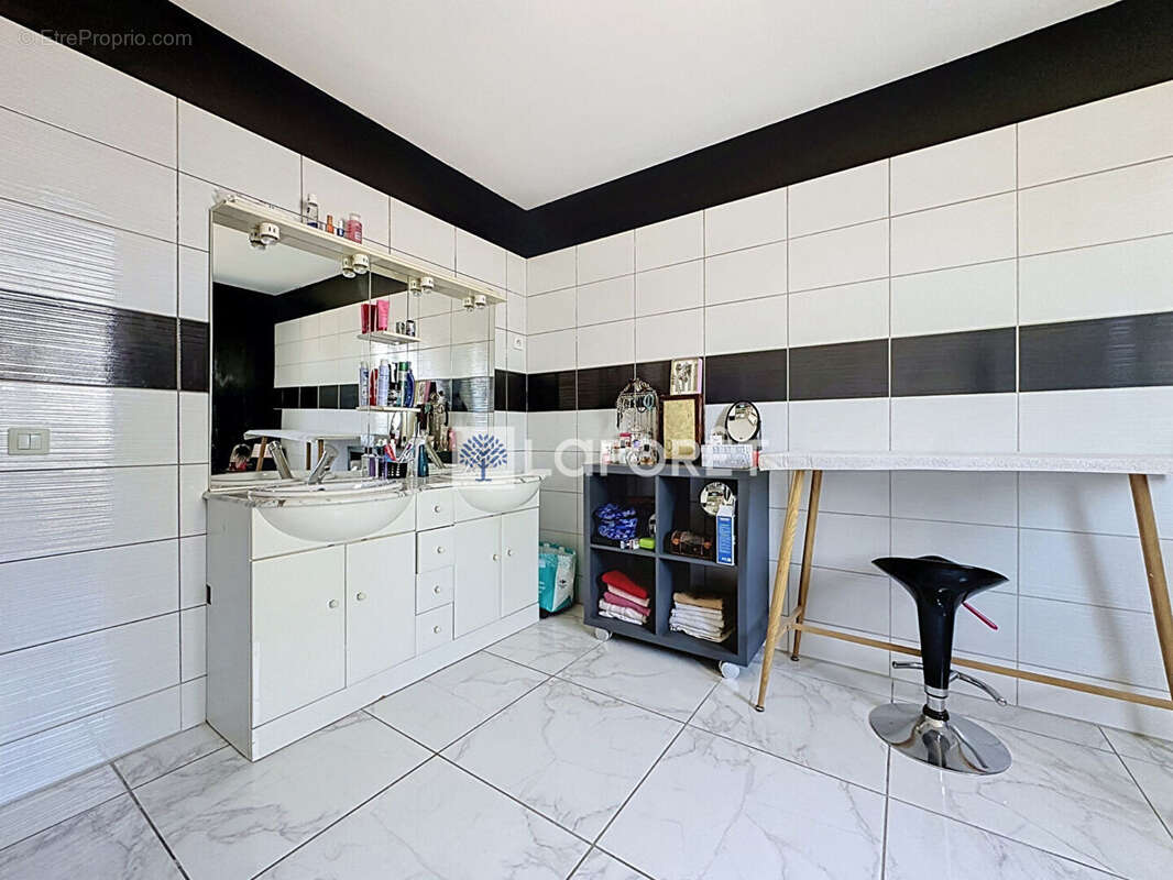Maison Availles Thouarsais 1711 m2 - photo 12
