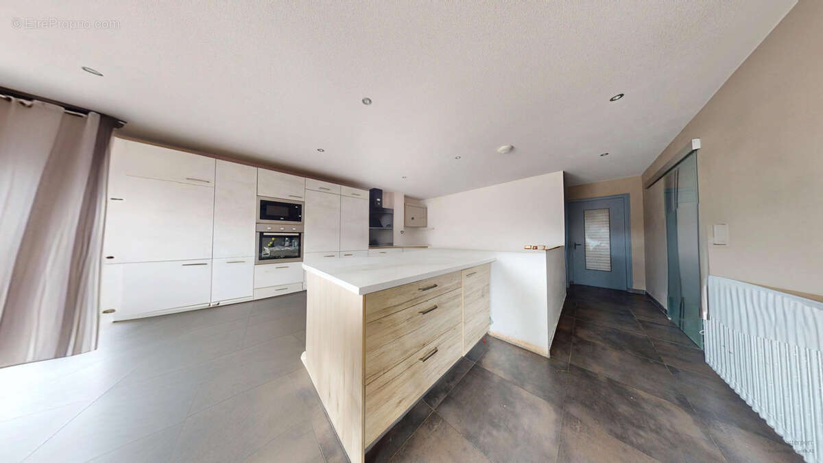 Appartement à TASSENIERES