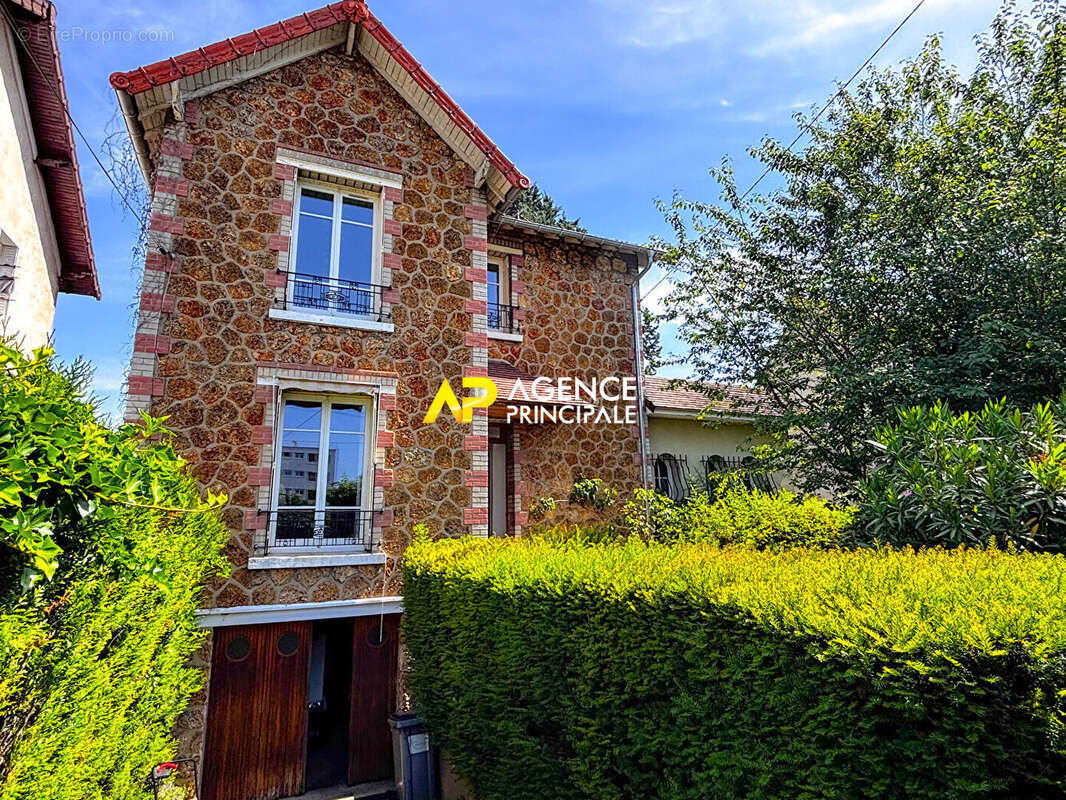 Maison à SARTROUVILLE