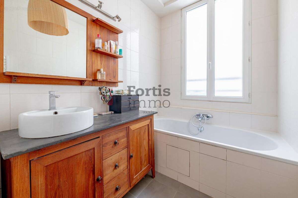 Appartement à PARIS-2E