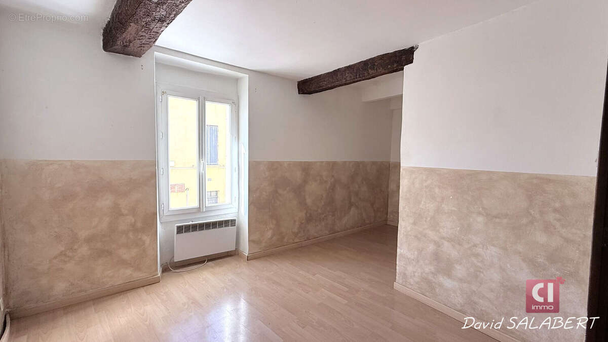 À vendre Rocbaron centre - Maison de village T4 de 59 m² sur 3 niveaux - photo 5