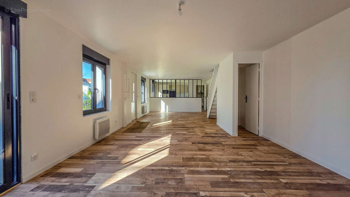 Maison à SARTROUVILLE