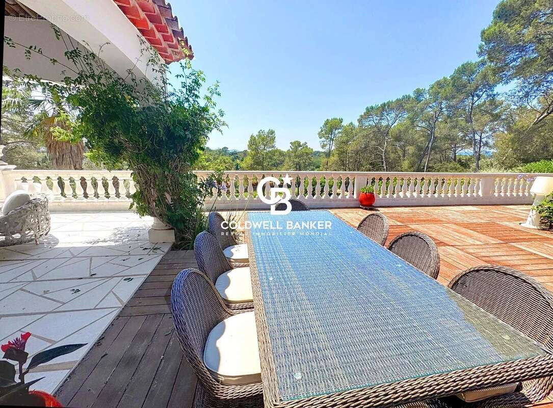 Hauteurs PUGET-SUR-ARGENS – Var est balnéaire Villa de prestige de 245 m² entourée d’un terrain paysager de 5 137 m² - photo 15