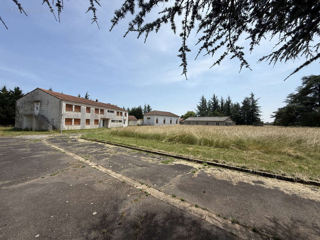 SUILLY LA TOUR, ancien centre de vacances avec sa maison de maitre - photo 16