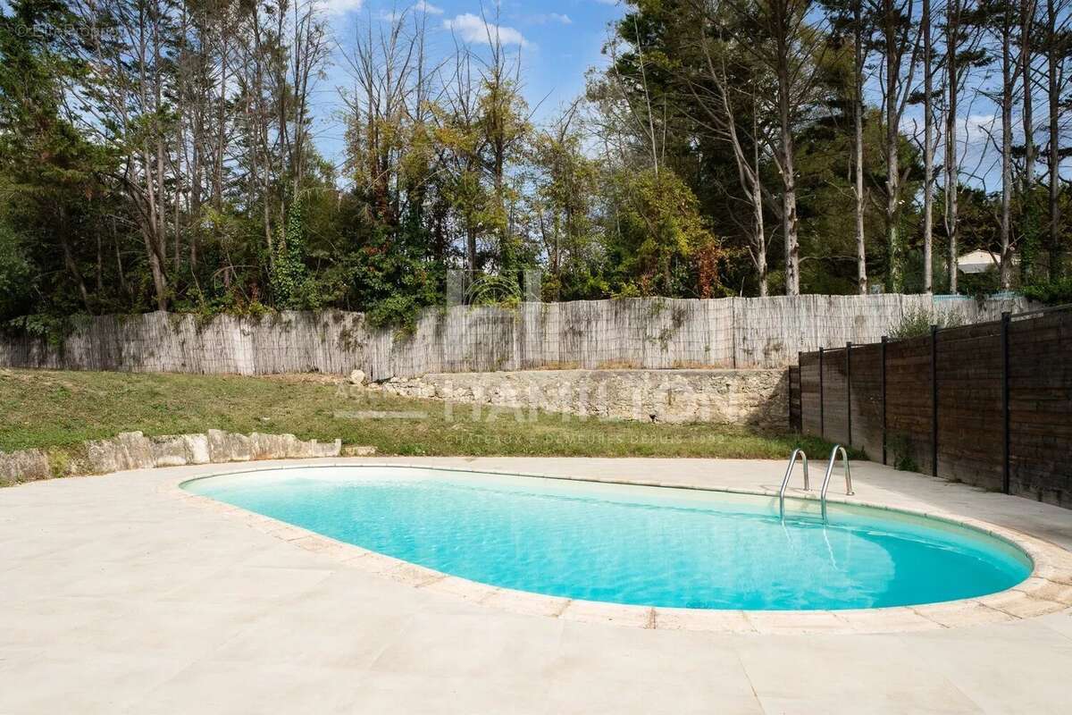 Appartement à CHATEAUNEUF-GRASSE
