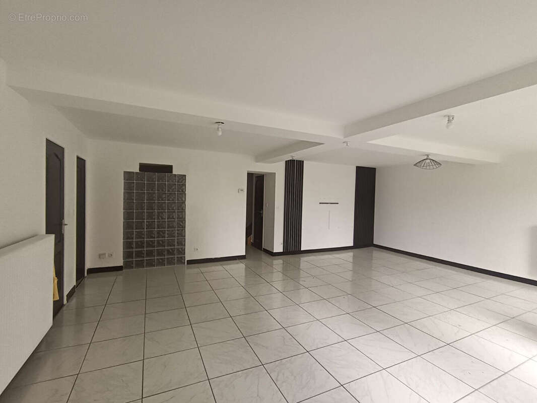 Maison à VILLENEUVE-SAINT-GERMAIN