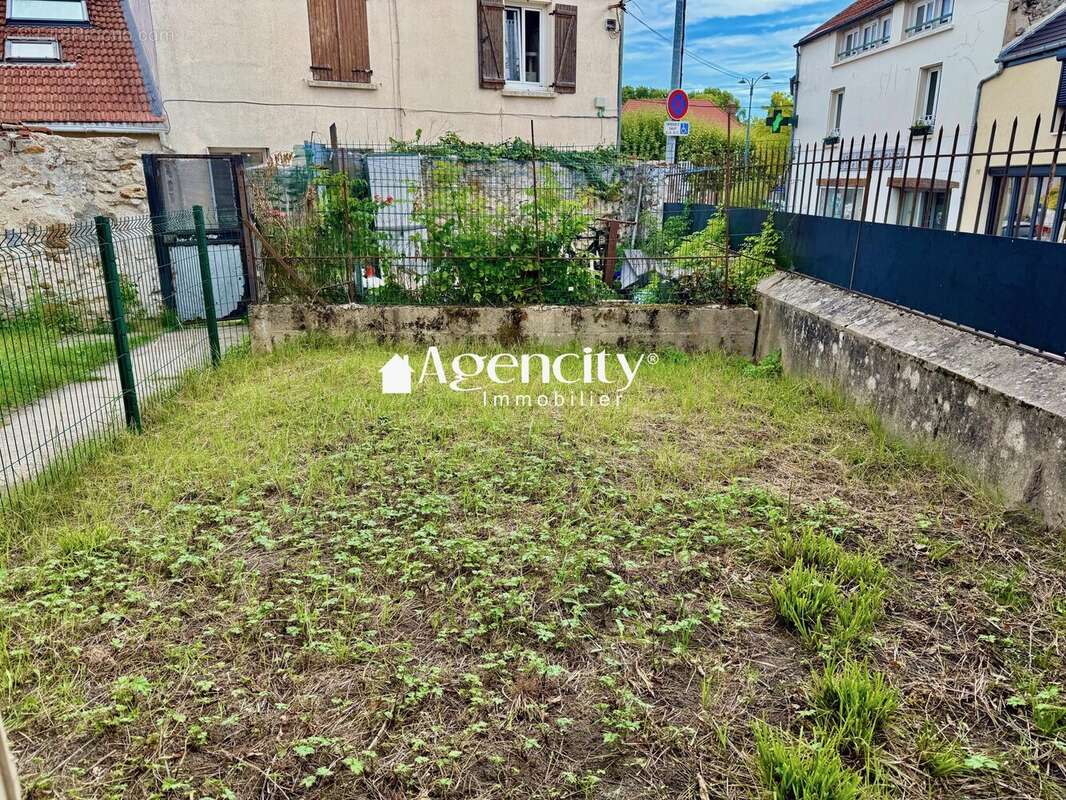 Jardin - Appartement à PONTAULT-COMBAULT