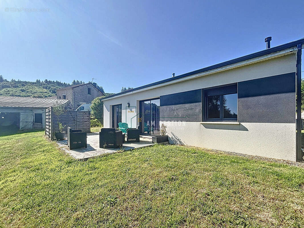 Maison à COMPREIGNAC