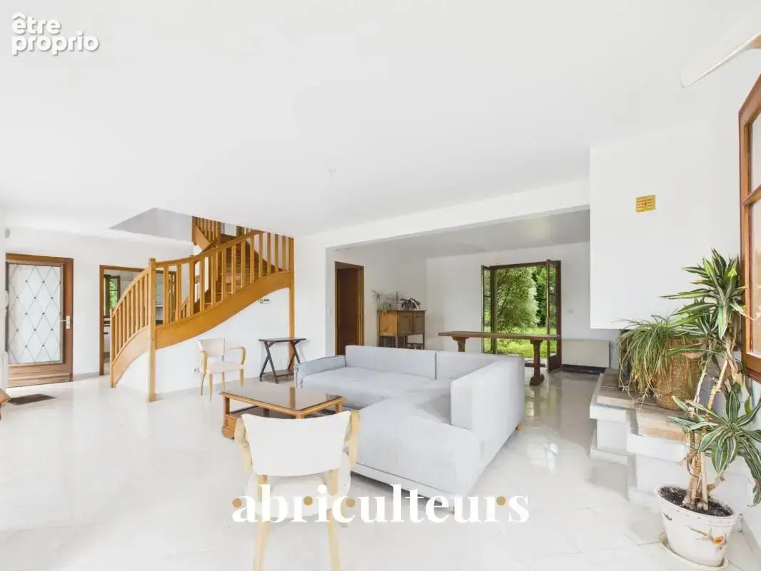 Maison familiale lumineuse avec grand jardin, terrasse et 5 chambres à Saint-Leu-la-Forêt (95320) - photo 5