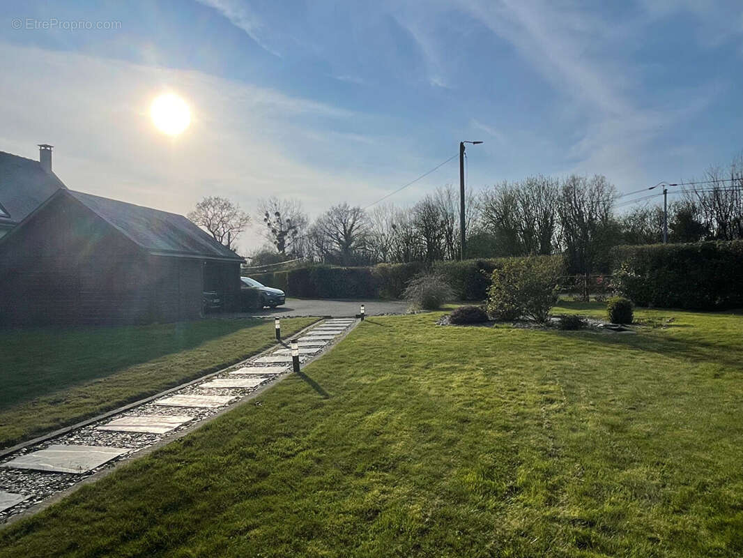 Maison à LA CHAPELLE-CHAUSSEE