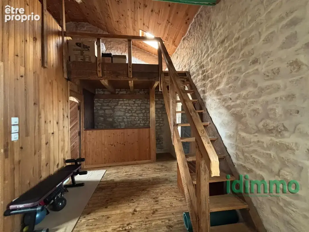 Maison ancienne en pierre en bon etat general de 90 m2 sur un terrain clos de 148 m2. 5 mn de la gare et du v - photo 15