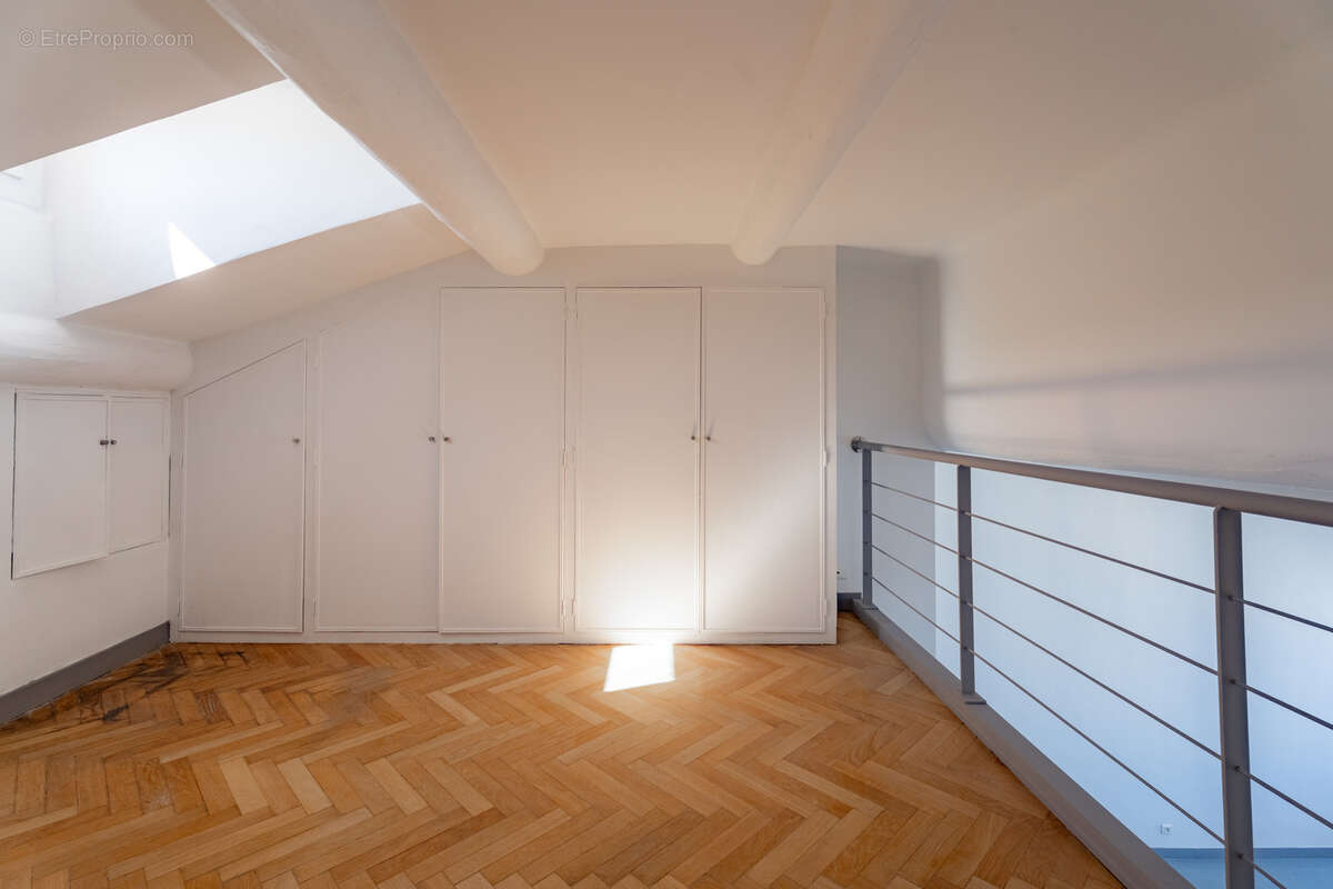 Appartement à MARSEILLE-1E