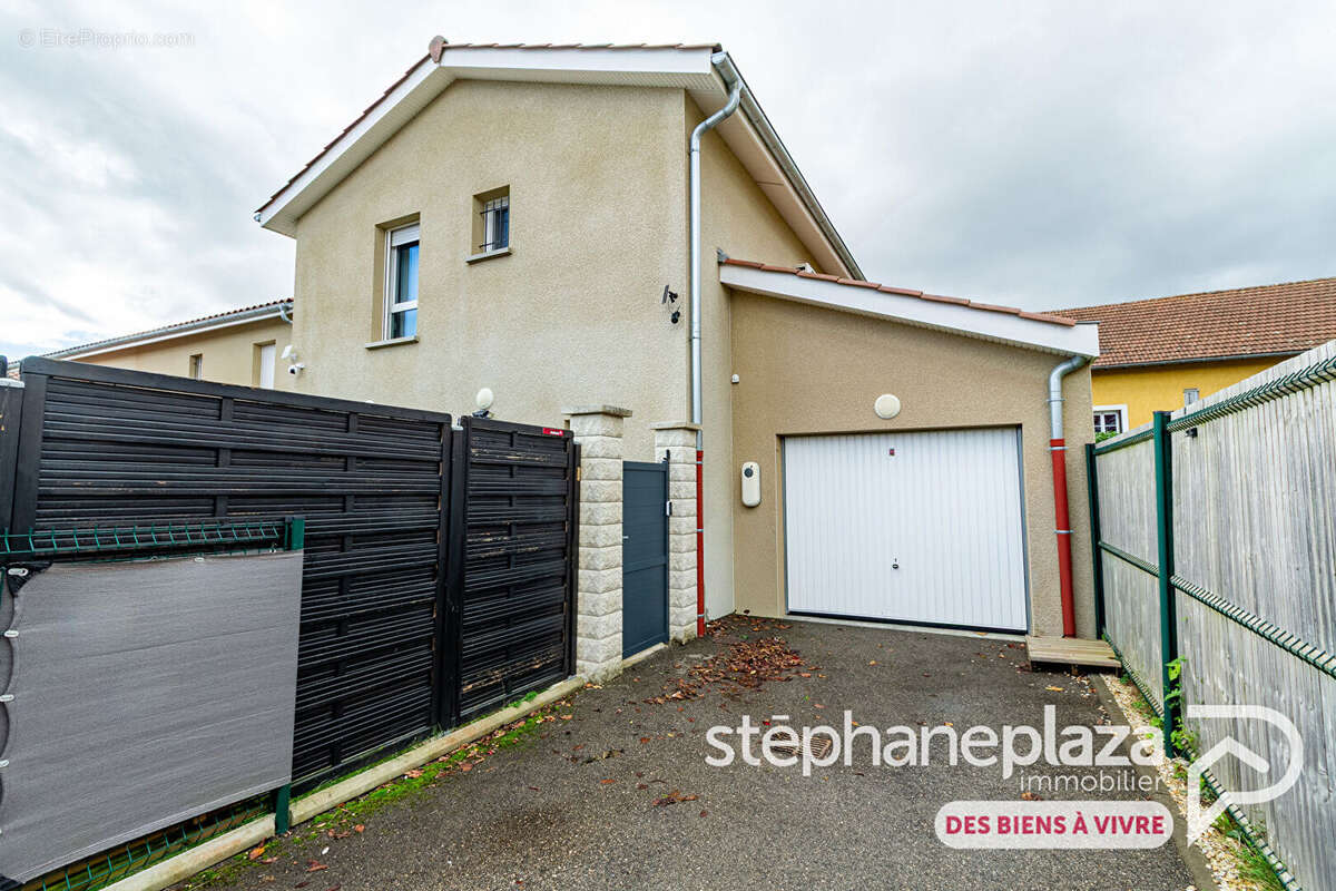 Maison à SAINT-PAUL-DE-VARAX