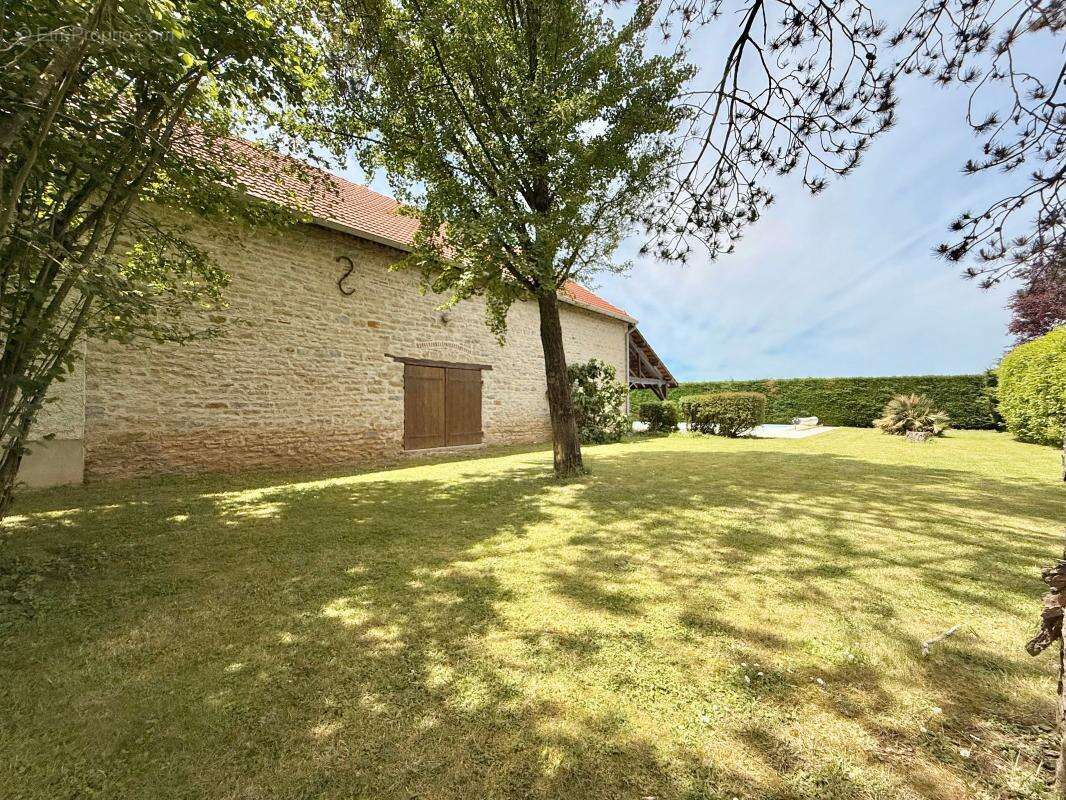 Maison à ECHENON