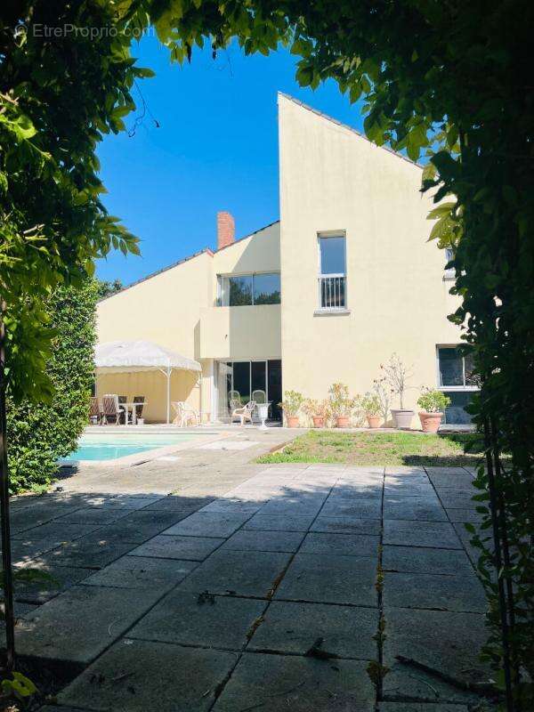 Maison d'architecte 11 pièces, 359 m2 sur parc de 7609 m2 - photo 4