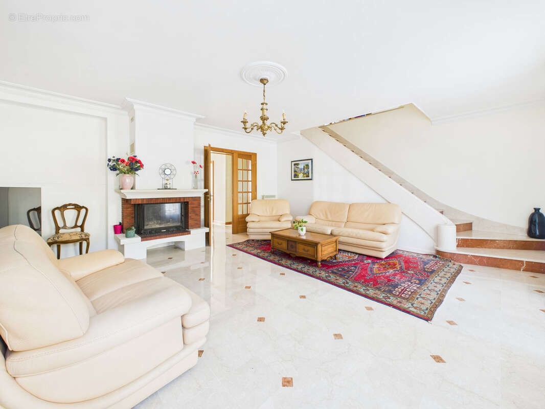 Maison à SAINT-PIERRE-DU-PERRAY