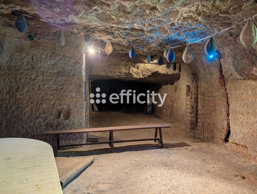 Parking à PARCAY-MESLAY