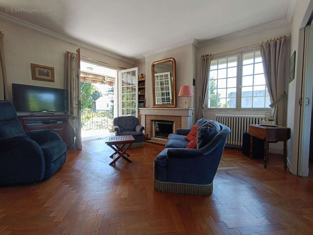 Maison à VILLENAVE-D'ORNON