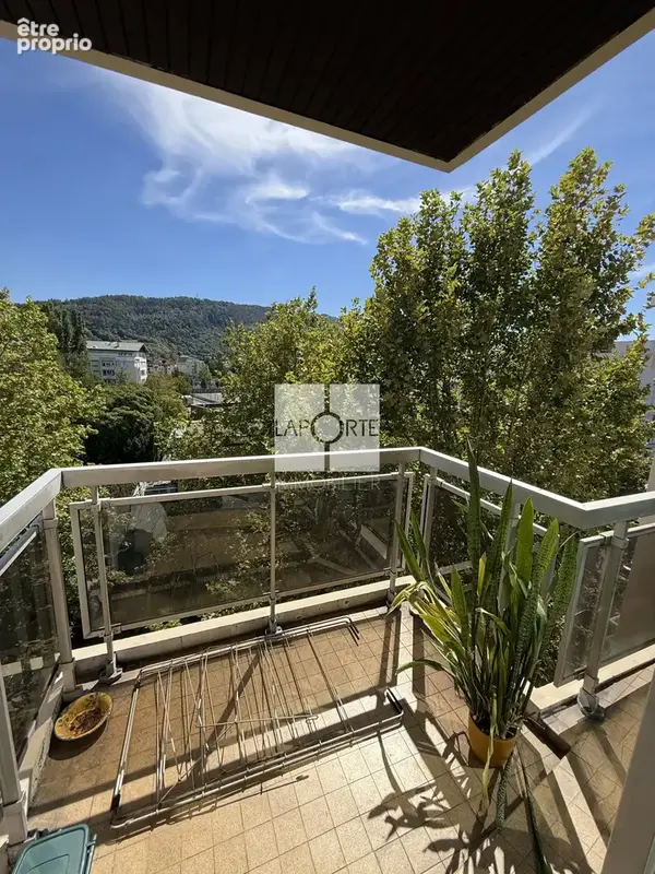 T2 traversant avec vue dégagée   Avenue de Chambéry  / école VAUGELAS - photo 2
