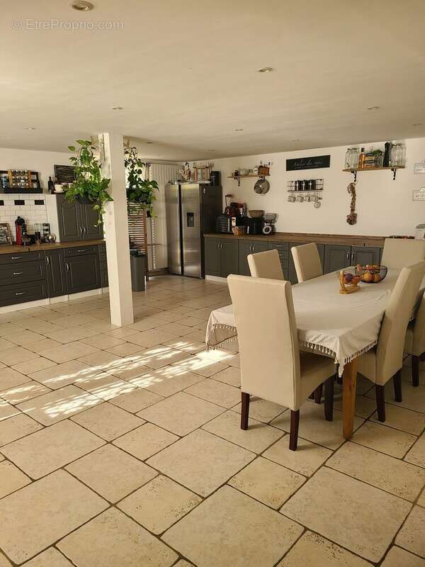 Maison 213 m² à Romans-Sur-Isere  - photo 6