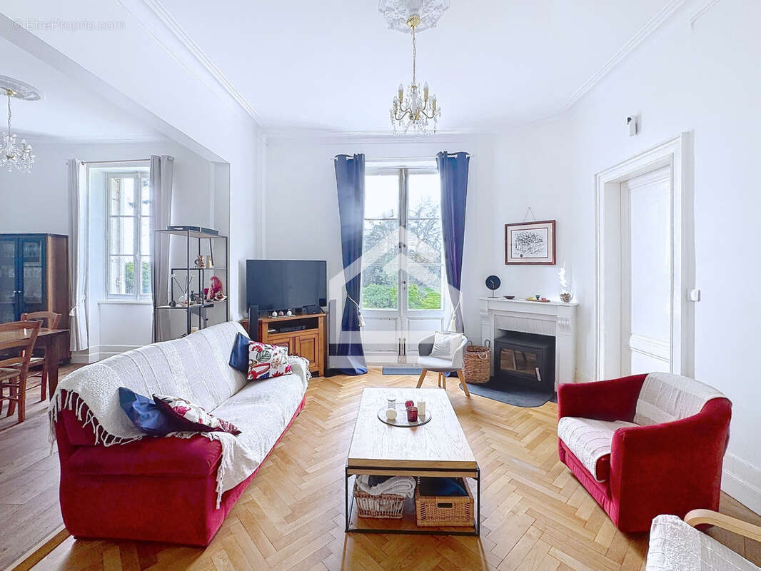 Maison à CANTENAC