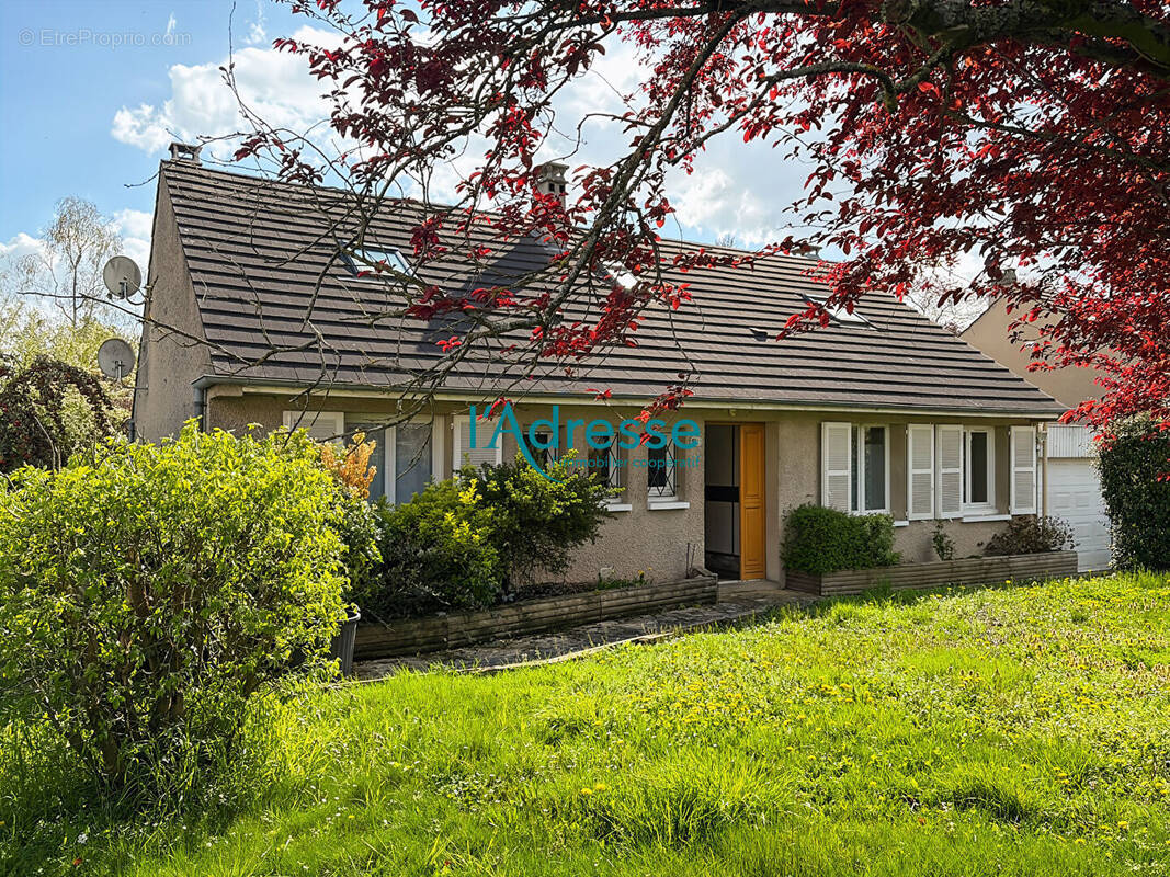 Maison à OINVILLE-SUR-MONTCIENT