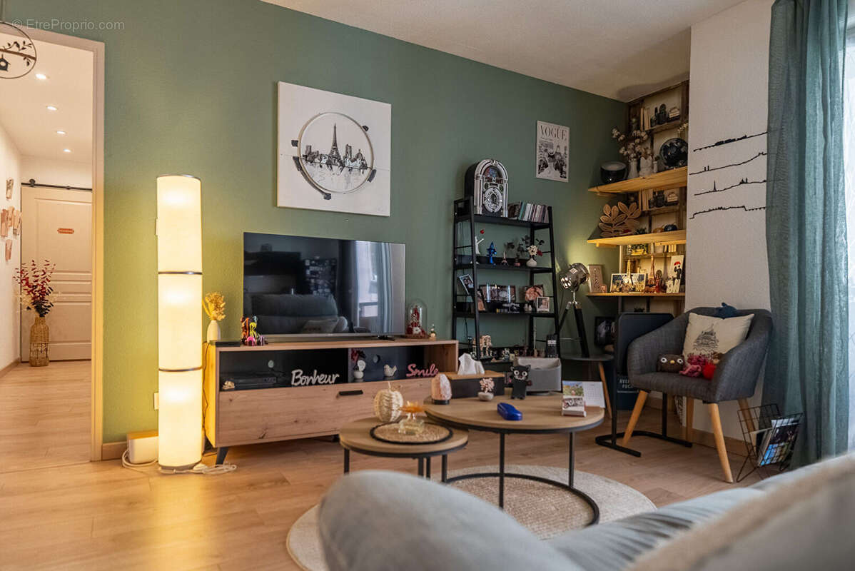 CARCASSONNE - QUARTIER DU PALAIS Appartement T3 60,80m² avec balcon, parking couvert privatif et cave - photo 4