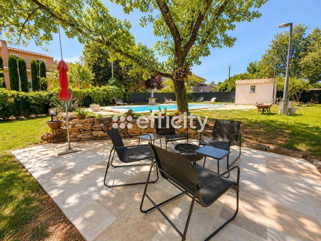 Photo Maison à Saint-Maximin-La-Sainte-Baume au prix de 590 000€