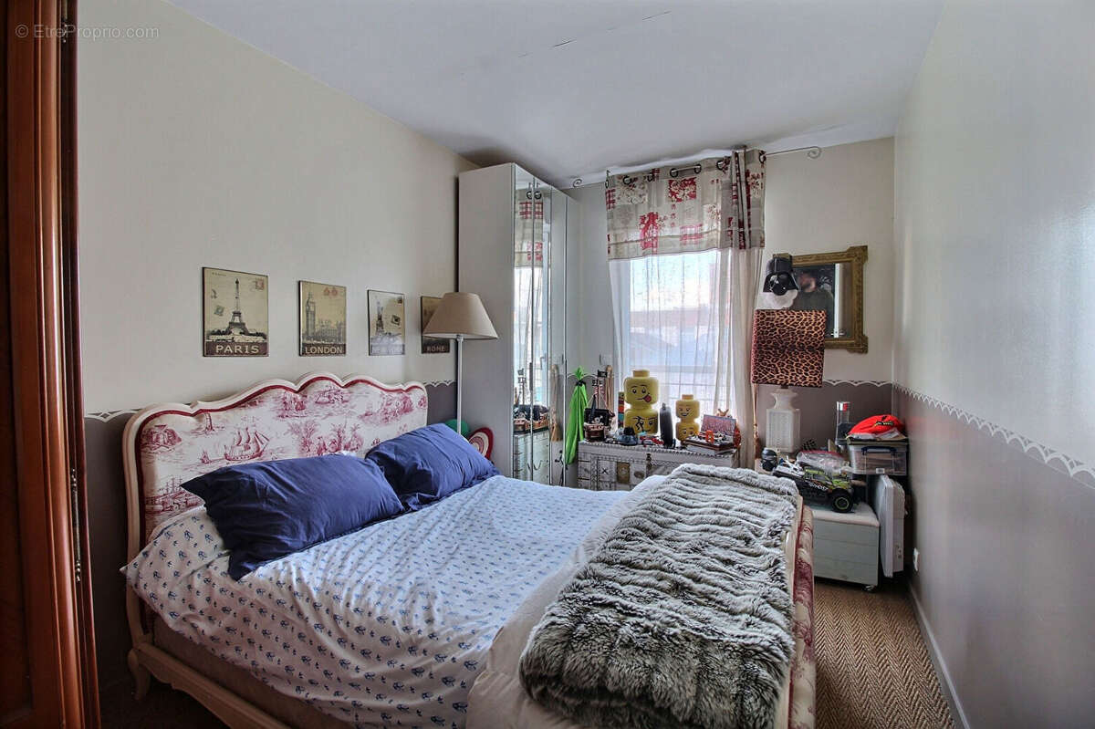 Appartement à LA GARENNE-COLOMBES