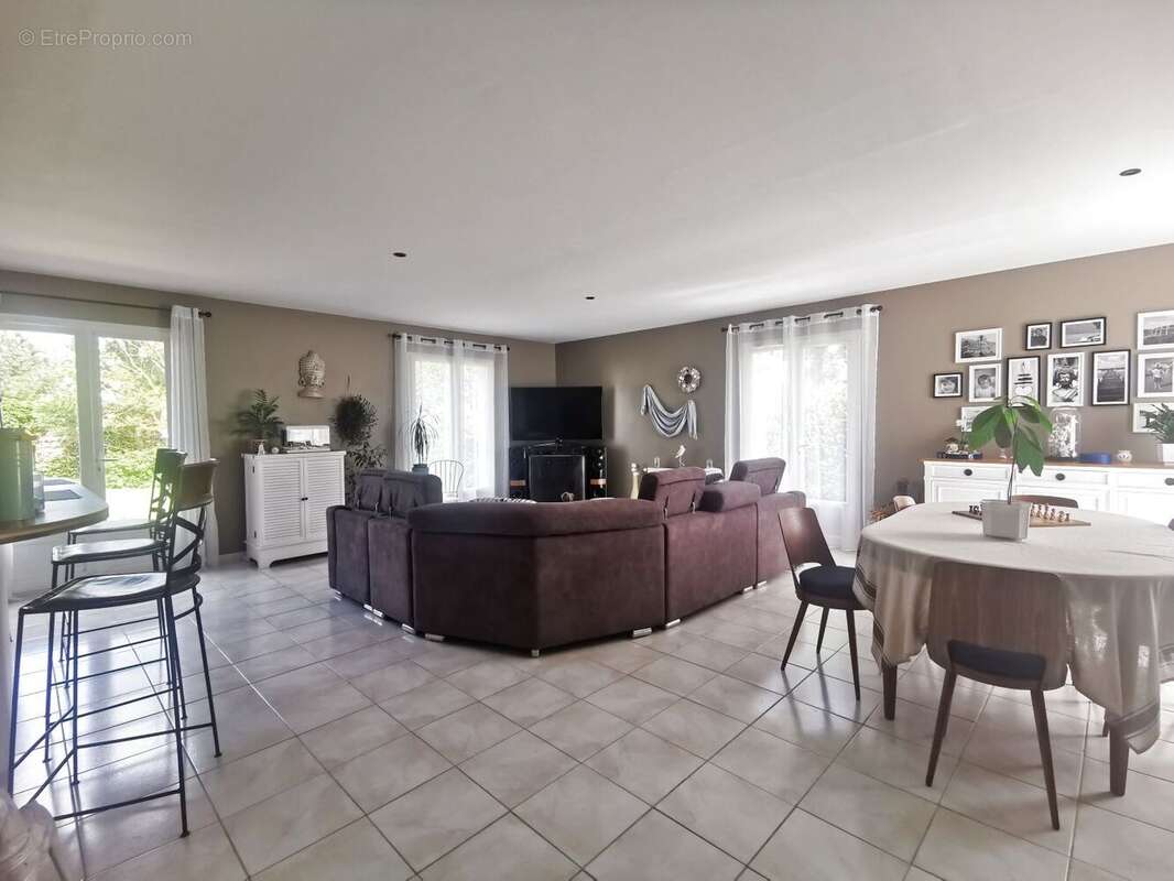 Maison à SAINT-SEBASTIEN-DE-MORSENT