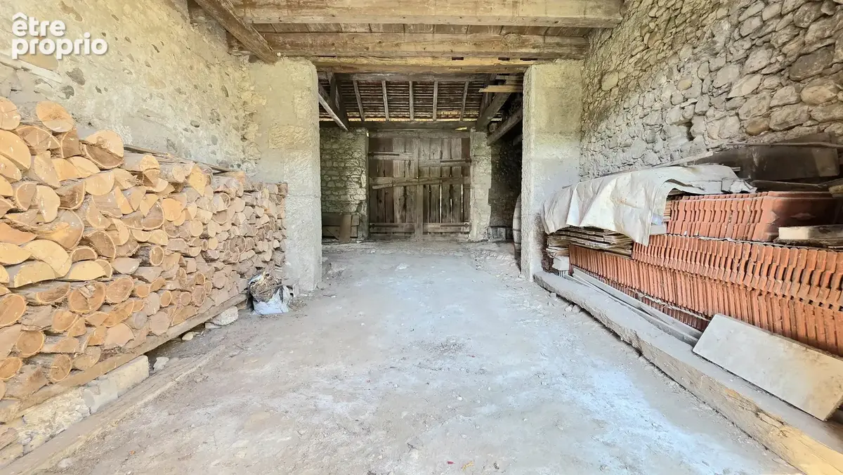 Anglefort : Maison forte T9 à rénover - photo 15