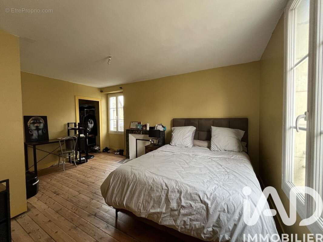 Maison 106 m² à La Celle-Guenand  - photo 7