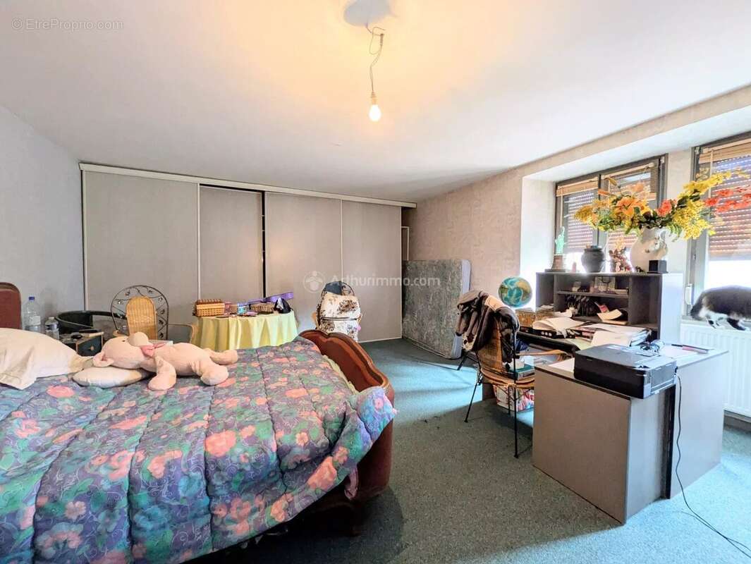 Maison à NEUFCHATEAU