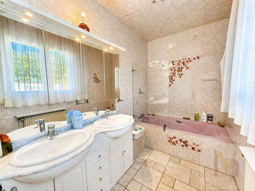 Maison familiale sur terrain de 873 m² - photo 13