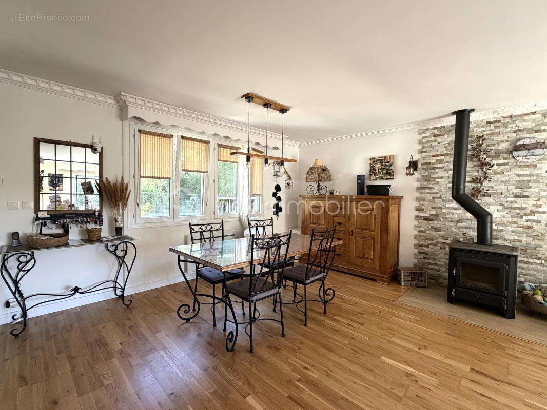 Maison familiale avec sous-sol, 4 chambres , dépendance et bois - photo 9