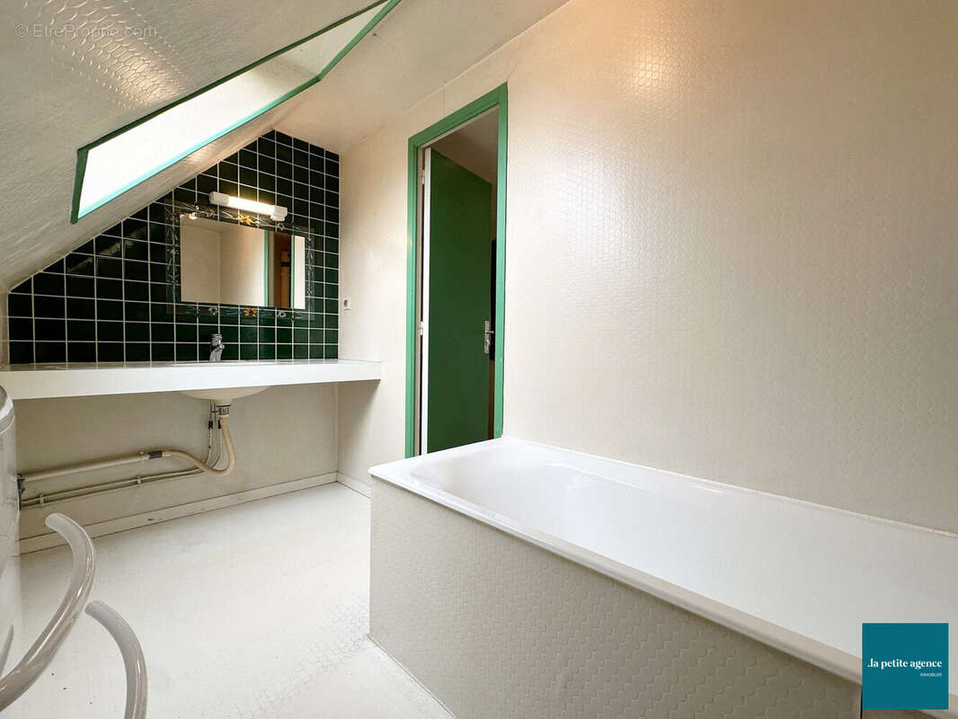 Maison 95 m² à Saint-Vaast-La-Hougue  - photo 9
