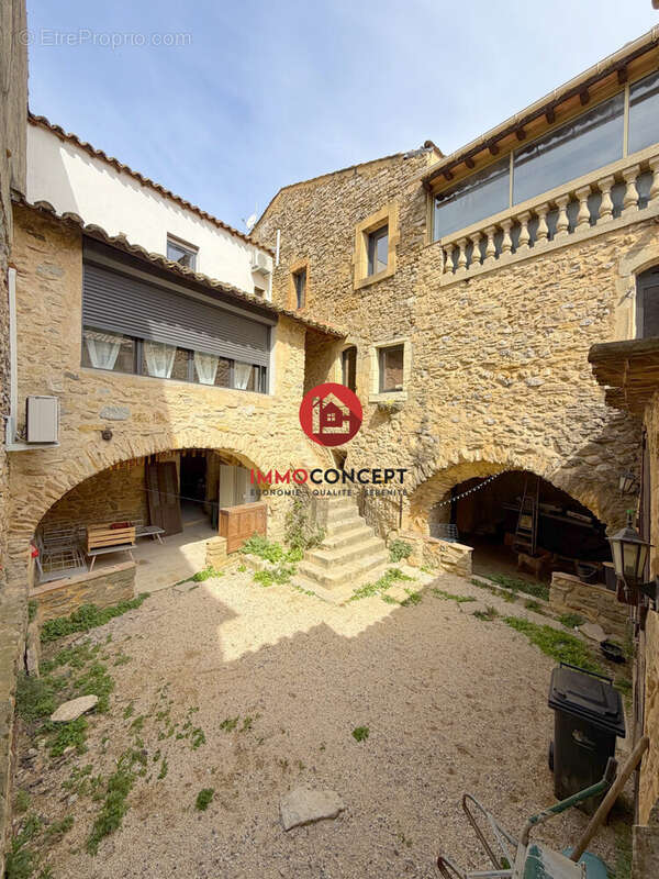 Maison à LAUDUN-L'ARDOISE