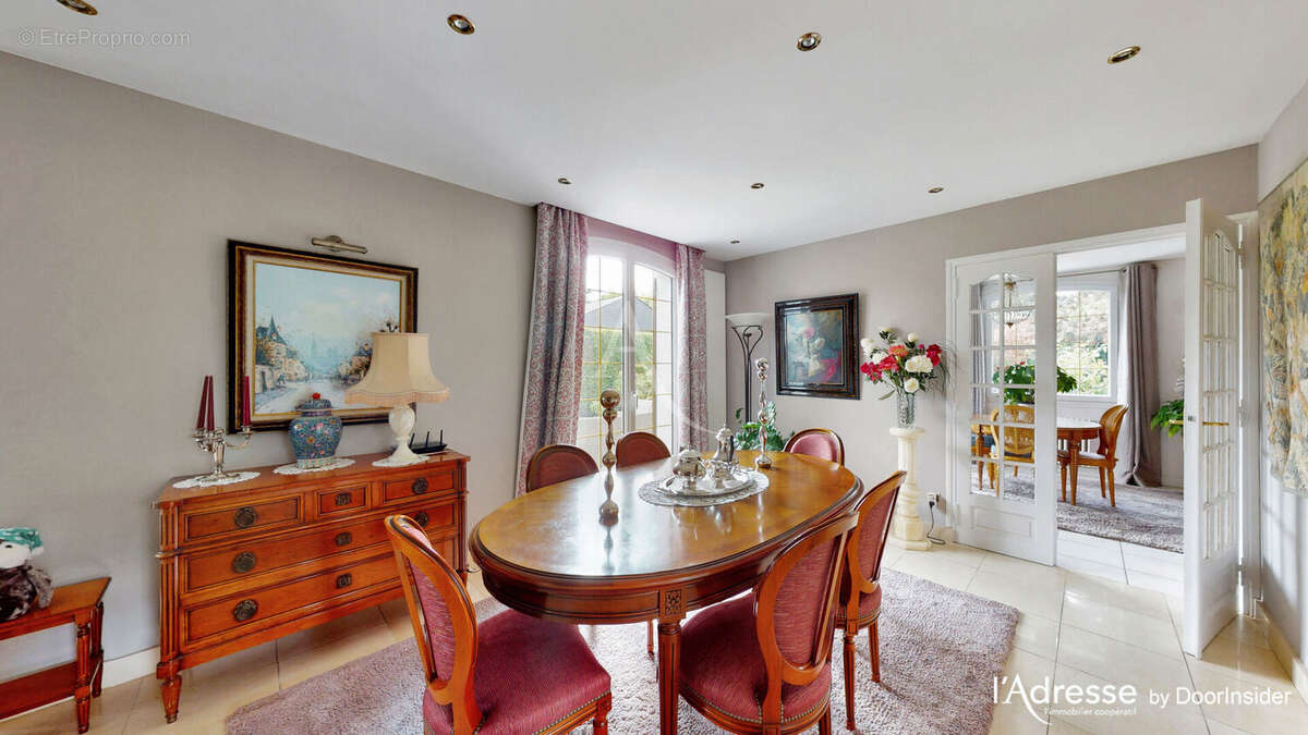 Maison à SAINT-ETIENNE-DU-ROUVRAY