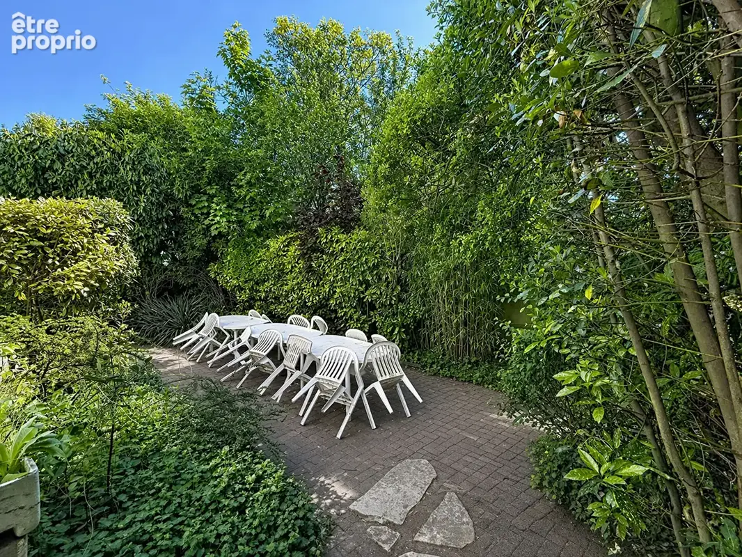 Suresnes - Grande maison familiale 9 pièces  6 chambres de 257 m² , jardin de 493 m², sous-sol de 58 m² - photo 8