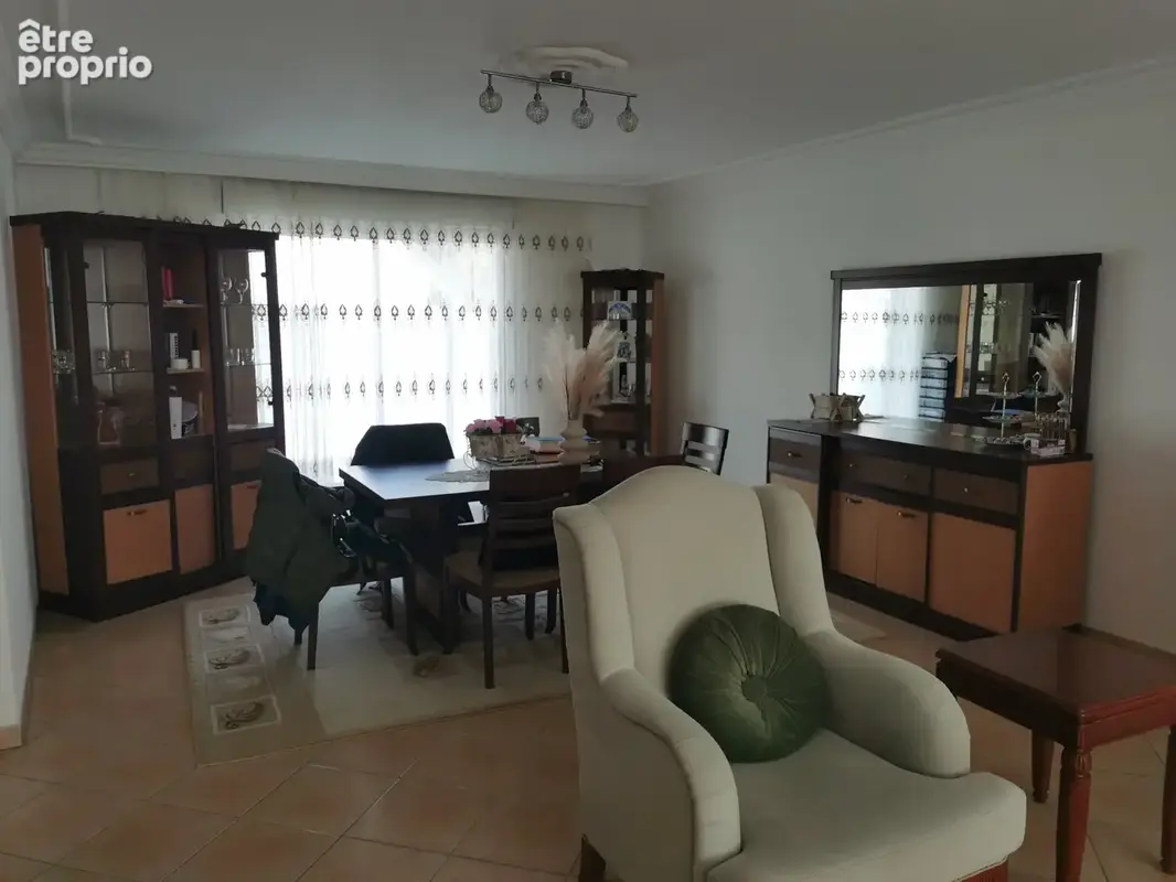 Maison de 2007 avec quatre chambres et un bureau - photo 6