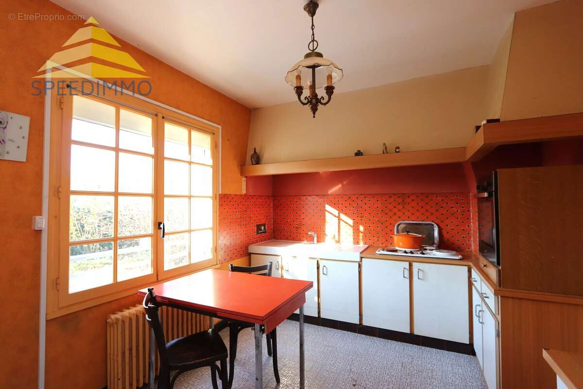 Maison à MANDRES-LES-ROSES