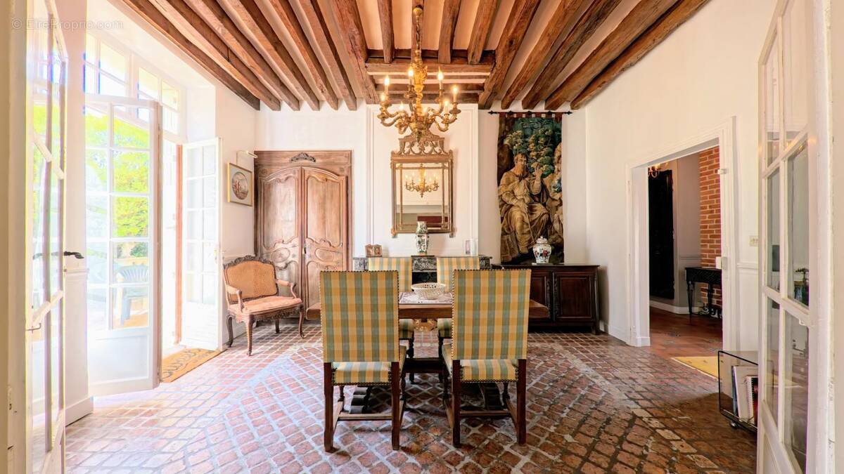 Maison à CHEVRY-COSSIGNY