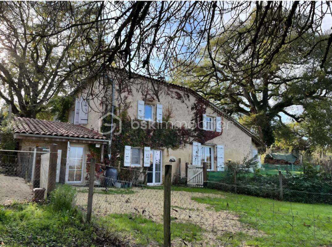 Petit hameau verdoyant : 3 maisons de charme dans un écrin de verdure et de tranquillité - photo 18