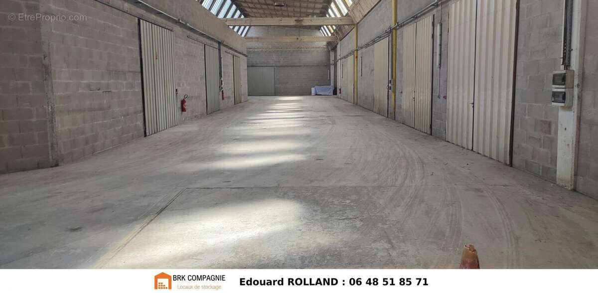 75m² / 60 000 euros / Stockage / Site gardienné - photo 2